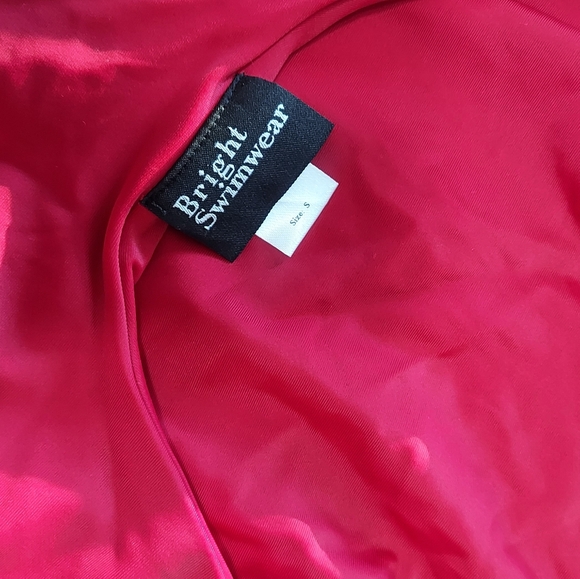 Elegant Red One-Piece Swimsuit - Picture 3 of 6